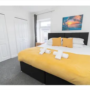modern-3-bedroom-home-just-outside-the-city-centre.cardiffhotelswales.com/